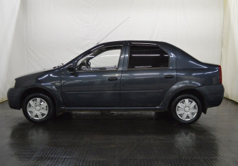 Подержанный автомобиль Renault Logan Sedan 2008 года (8 фото)