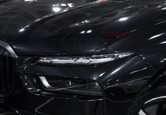Подержанный автомобиль BMW X7 2023 года (3 фото)