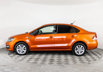 Подержанный автомобиль Volkswagen Polo Sedan 2017 года (8 фото)