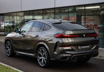 Подержанный автомобиль BMW X6 2020 года (7 фото)