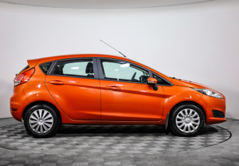 Подержанный автомобиль Ford Fiesta Hatchback 2016 года (4 фото)