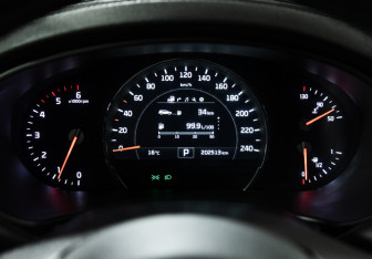 Подержанный автомобиль Kia Sorento 2016 года (12 фото)