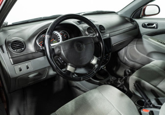 Подержанный автомобиль Chevrolet Lacetti Wagon 2008 года (11 фото)