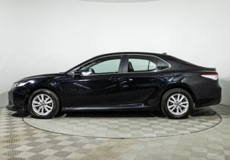 Подержанный автомобиль Toyota Camry Sedan 2019 года (8 фото)