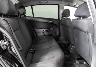 Подержанный автомобиль Opel Astra Sedan 2011 года (22 фото)