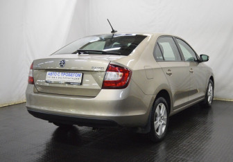 Подержанный автомобиль Skoda Rapid Liftback 2019 года (5 фото)