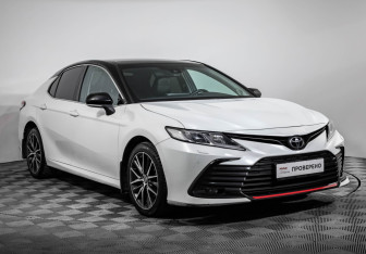 Подержанный автомобиль Toyota Camry Sedan 2021 года (3 фото)