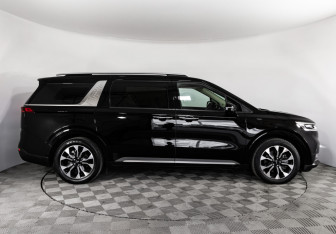Подержанный автомобиль Kia Carnival 2022 года (4 фото)