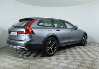 Подержанный автомобиль Volvo V90 Cross Country 2017 года (7 фото)