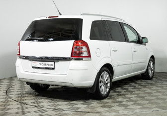 Подержанный автомобиль Opel Zafira Compactvan 2014 года (5 фото)