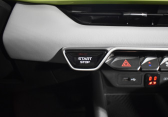 Подержанный автомобиль Geely Coolray 2023 года (19 фото)