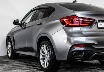 Подержанный автомобиль BMW X6 2018 года (8 фото)