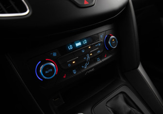 Подержанный автомобиль Ford Focus Sedan 2016 года (11 фото)