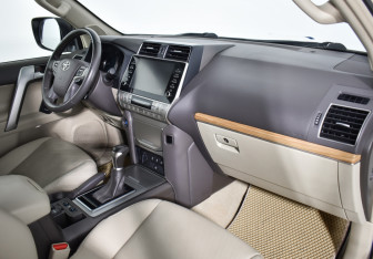 Подержанный автомобиль Toyota Land Cruiser Prado 2022 года (12 фото)