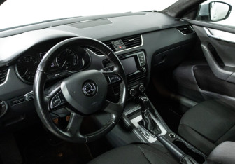 Подержанный автомобиль Skoda Octavia Liftback 2014 года (11 фото)