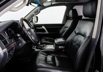 Подержанный автомобиль Toyota Land Cruiser Suv 2018 года (21 фото)