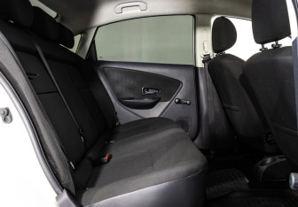 Подержанный автомобиль Nissan Almera Sedan 2015 года (13 фото)