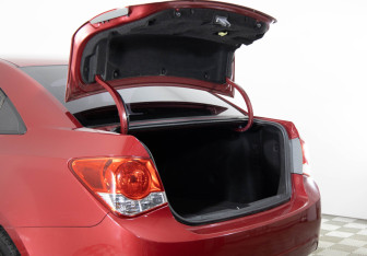 Подержанный автомобиль Chevrolet Cruze Sedan 2010 года (20 фото)