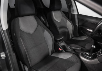 Подержанный автомобиль Peugeot 308 Hatchback 2010 года (16 фото)
