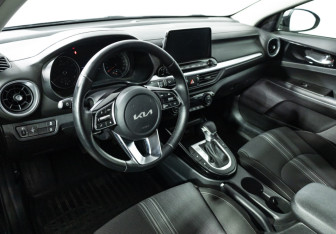 Подержанный автомобиль Kia Cerato Sedan 2021 года (11 фото)