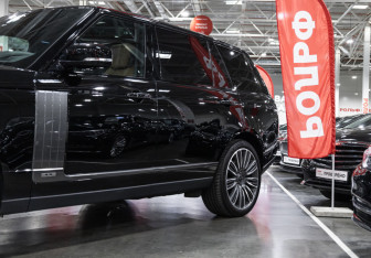 Подержанный автомобиль Land Rover Range Rover 2021 года (2 фото)