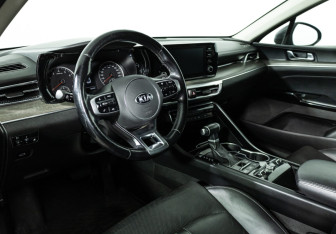 Подержанный автомобиль Kia K5 2020 года (11 фото)