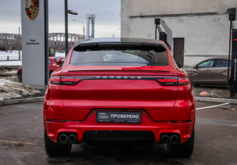 Подержанный автомобиль Porsche Cayenne 2022 года (6 фото)