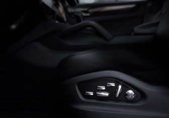 Подержанный автомобиль Porsche Cayenne 2019 года (26 фото)