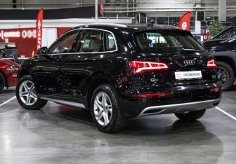 Подержанный автомобиль Audi Q5 2017 года (12 фото)