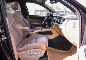 Подержанный автомобиль Porsche Macan 2020 года (31 фото)