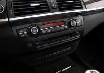 Подержанный автомобиль BMW X5 2008 года (16 фото)