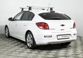 Подержанный автомобиль Chevrolet Cruze Hatchback 2013 года (7 фото)