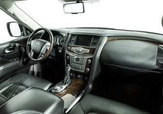 Подержанный автомобиль Infiniti QX80 2018 года (9 фото)