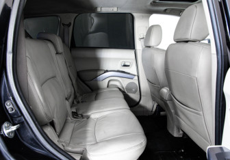Подержанный автомобиль Mitsubishi Outlander 2008 года (19 фото)