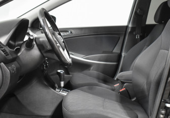 Подержанный автомобиль Hyundai Solaris Sedan 2014 года (10 фото)
