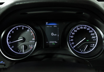 Подержанный автомобиль Toyota Camry Sedan 2019 года (12 фото)