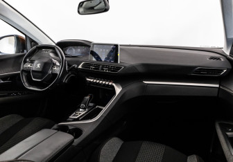 Подержанный автомобиль Peugeot 3008 2017 года (10 фото)