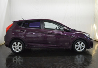 Подержанный автомобиль Hyundai Solaris Hatchback 2011 года (4 фото)