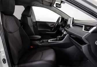 Подержанный автомобиль Toyota RAV4 2020 года (24 фото)
