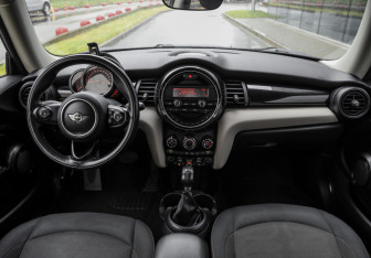 Подержанный автомобиль MINI Hatch 2016 года (11 фото)