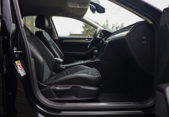 Подержанный автомобиль Volkswagen Passat Sedan 2017 года (24 фото)