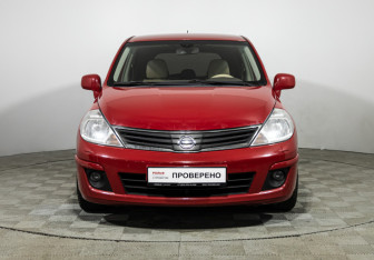 Подержанный автомобиль Nissan Tiida Hatchback 2011 года (2 фото)