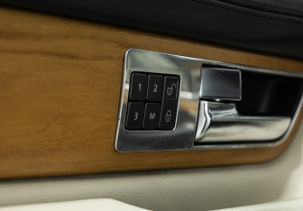 Подержанный автомобиль Land Rover Range Rover Sport 2013 года (16 фото)