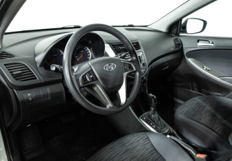 Подержанный автомобиль Hyundai Solaris Hatchback 2015 года (11 фото)