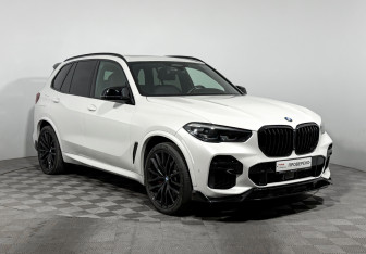 Подержанный автомобиль BMW X5 2021 года (3 фото)
