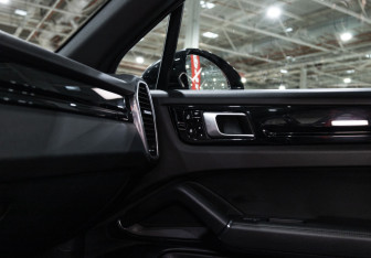 Подержанный автомобиль Porsche Cayenne 2020 года (26 фото)