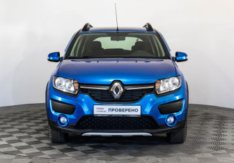 Подержанный автомобиль Renault Sandero 2015 года (2 фото)