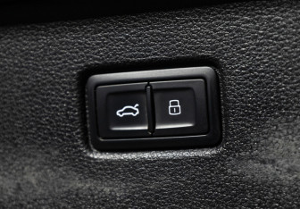 Подержанный автомобиль Audi Q7 2016 года (28 фото)