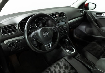 Подержанный автомобиль Volkswagen Golf Hatchback 2012 года (11 фото)