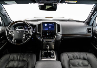 Подержанный автомобиль Toyota Land Cruiser Suv 2020 года (12 фото)